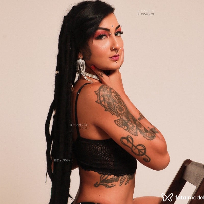 Acompanhante Caroleta Roots - Feed