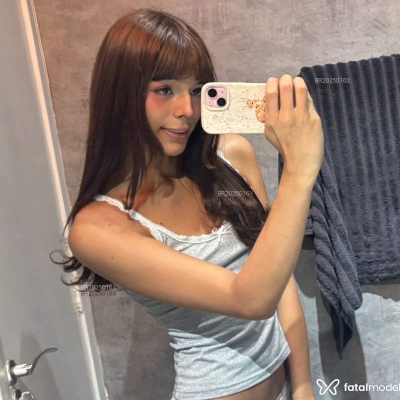 Acompanhante Mia - Feed