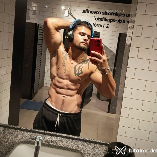 Acompanhante Dereck Fernandes - Feed