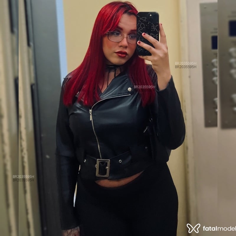 Acompanhante Íris Hernandez - Feed