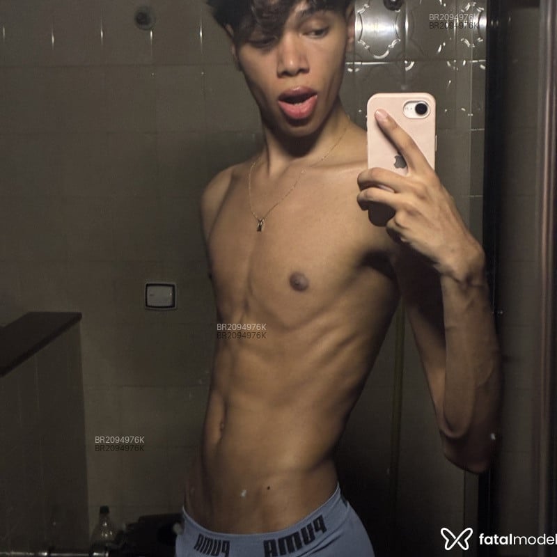 Acompanhante Twink Xll - Feed