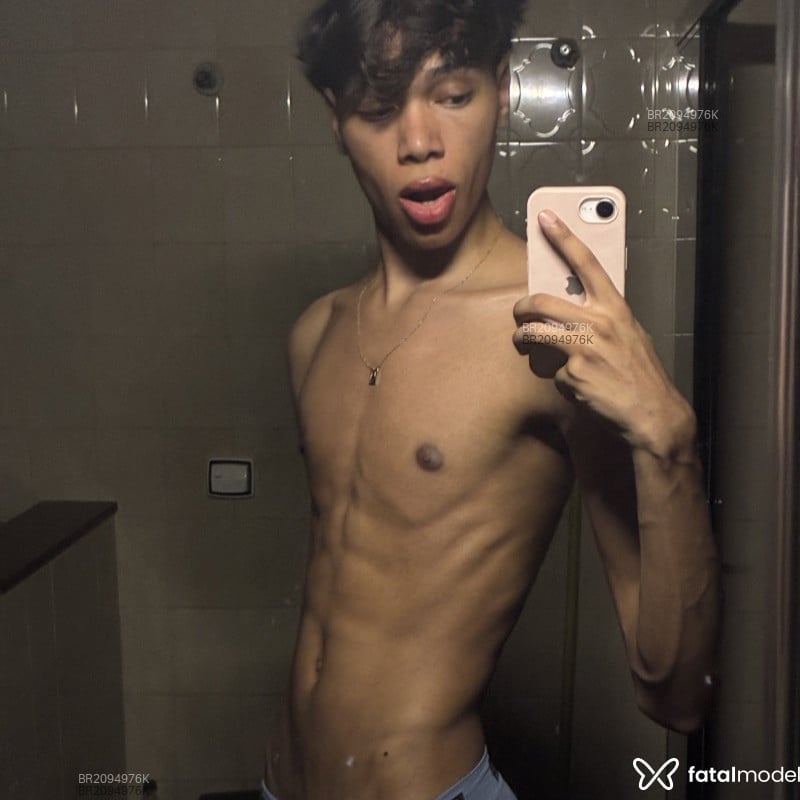 Acompanhante Twink Xll - Feed