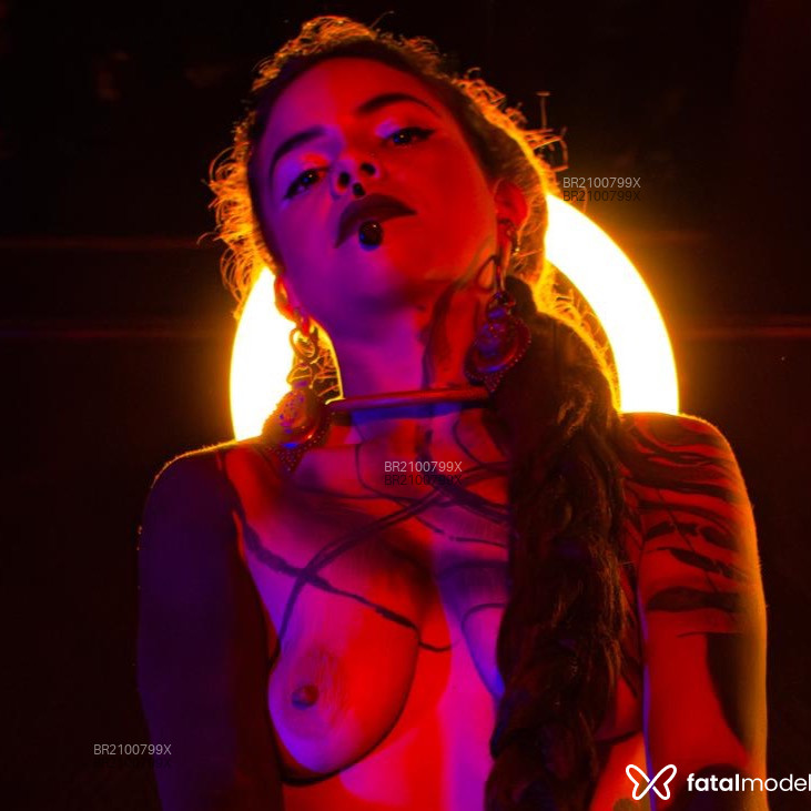 Acompanhante Arachne - Feed