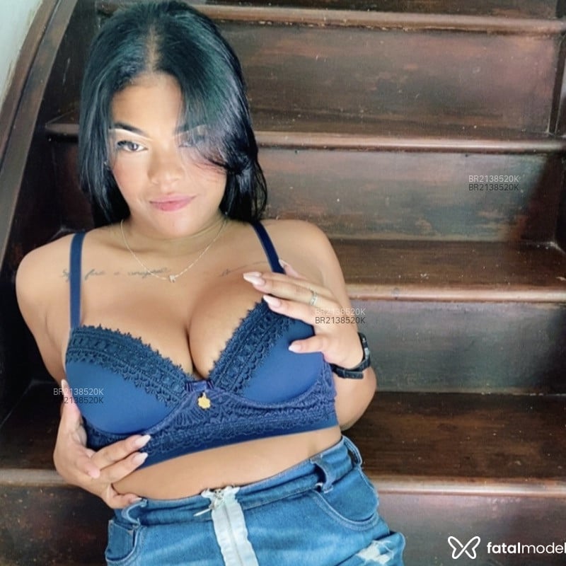 Acompanhante Regiane Oliver - Feed