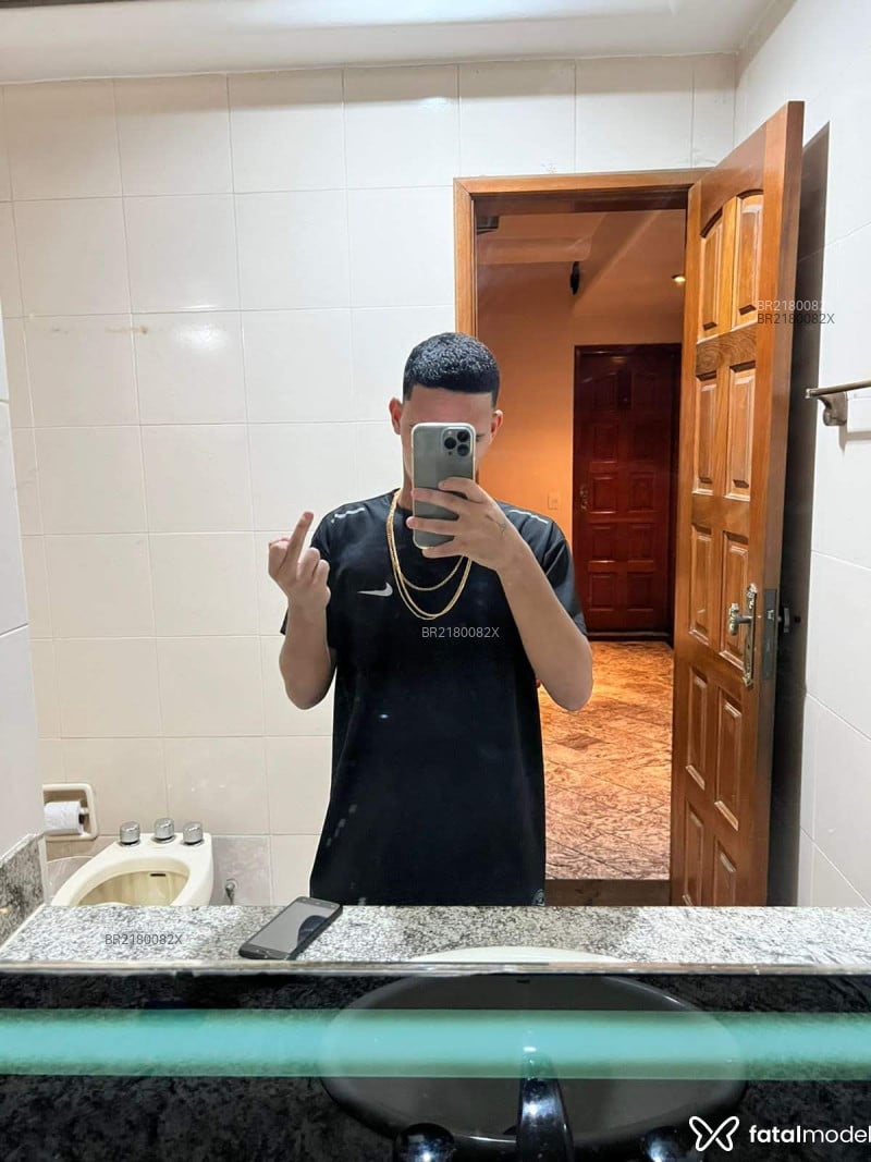 Acompanhante Izaquias - Feed