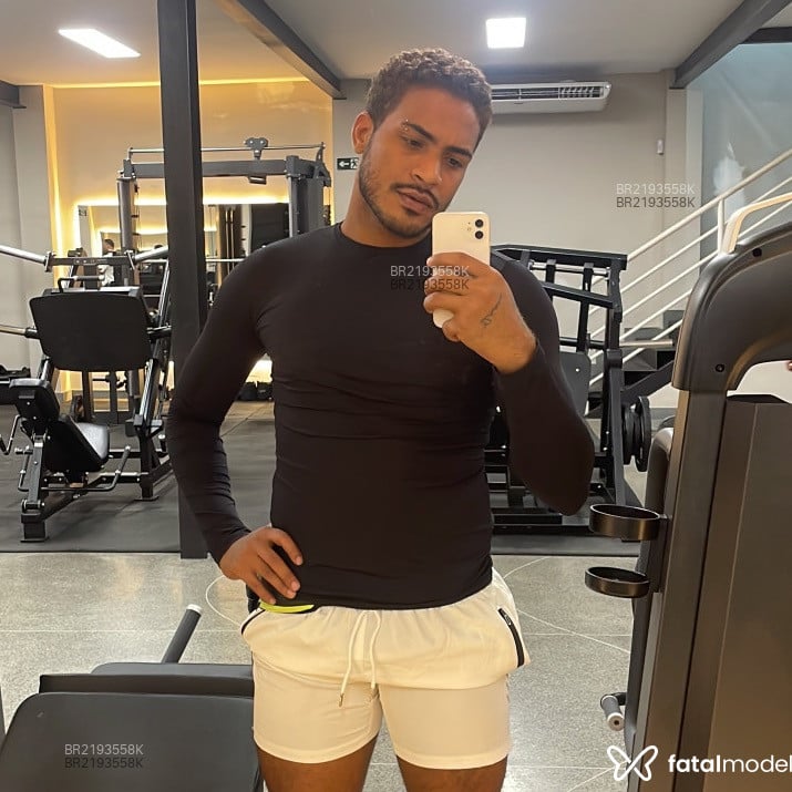 Acompanhante Preto Raro - Feed