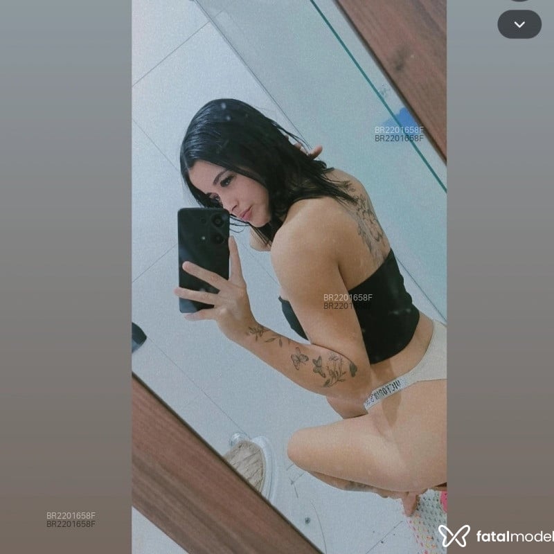 Acompanhante Lari Pavin - Feed