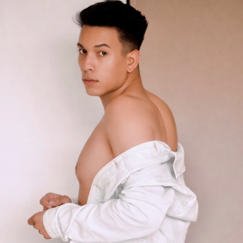 Acompanhante Augusto - Feed