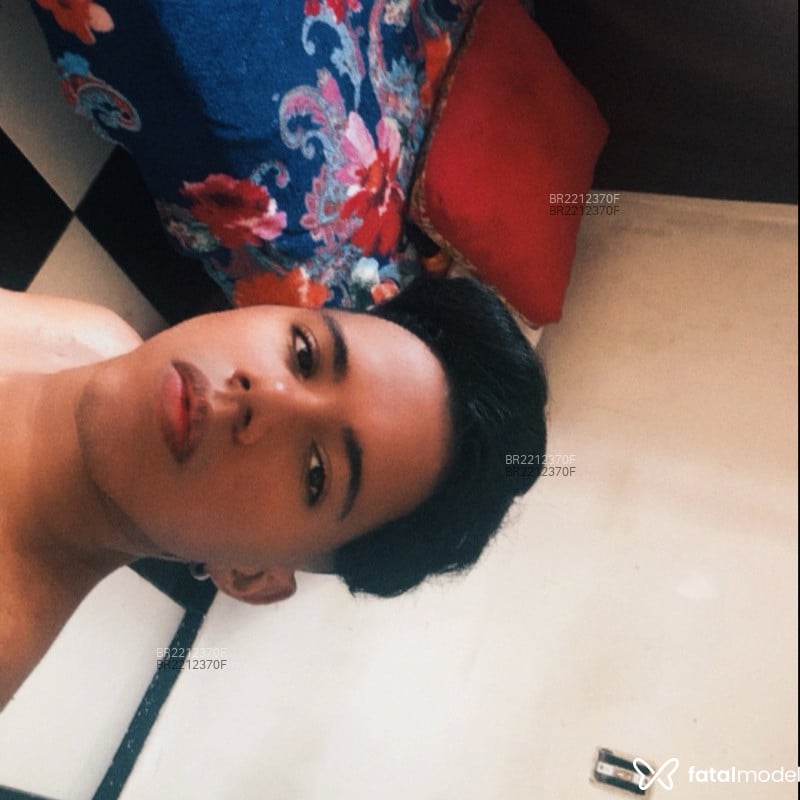 Acompanhante Rian - Feed