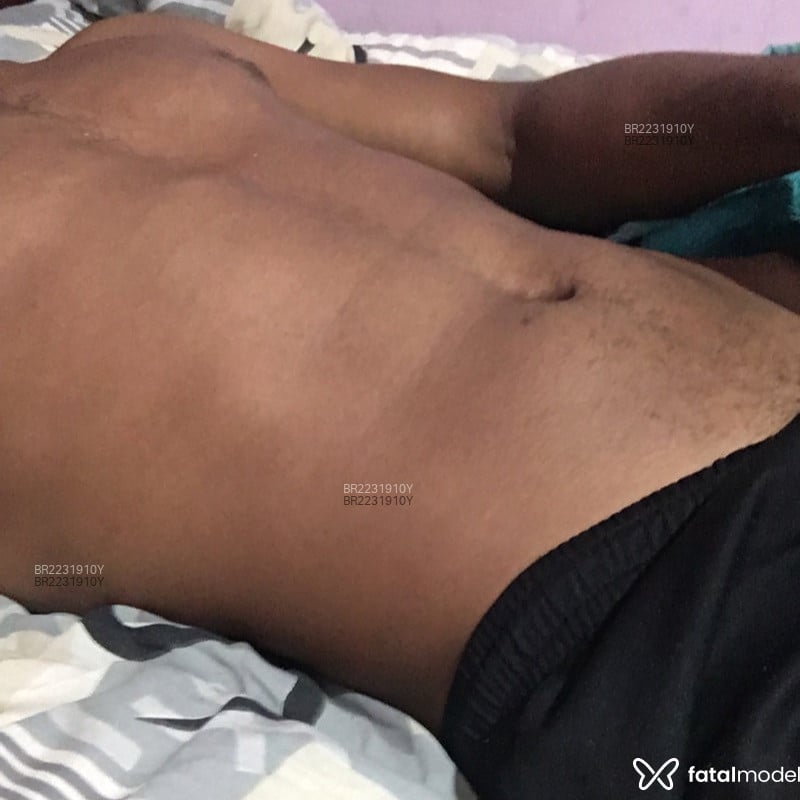 Acompanhante Pretinho - Feed