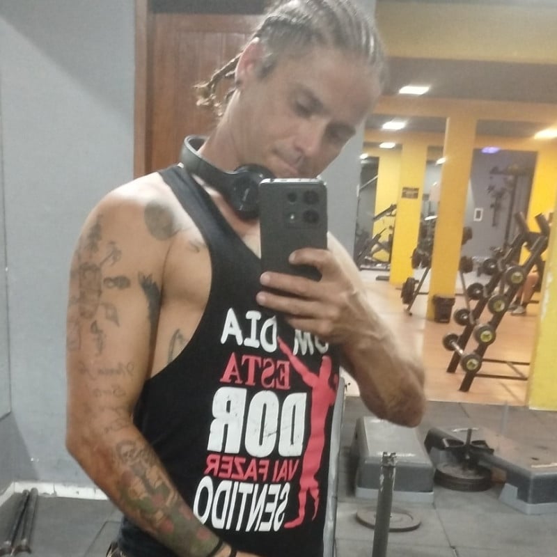 Acompanhante Garçom - Feed