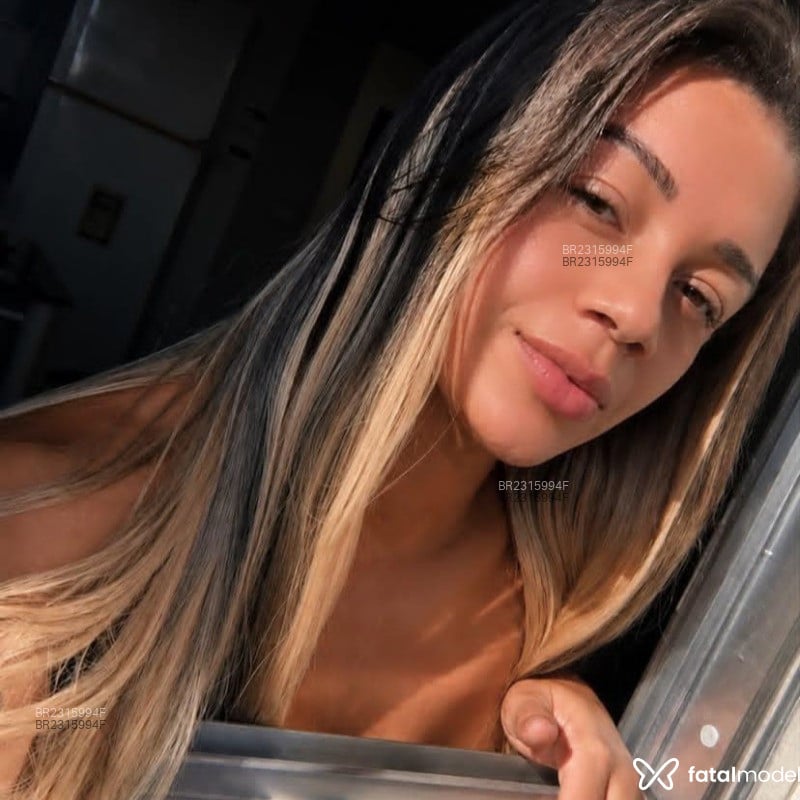 Acompanhante Larine - Feed