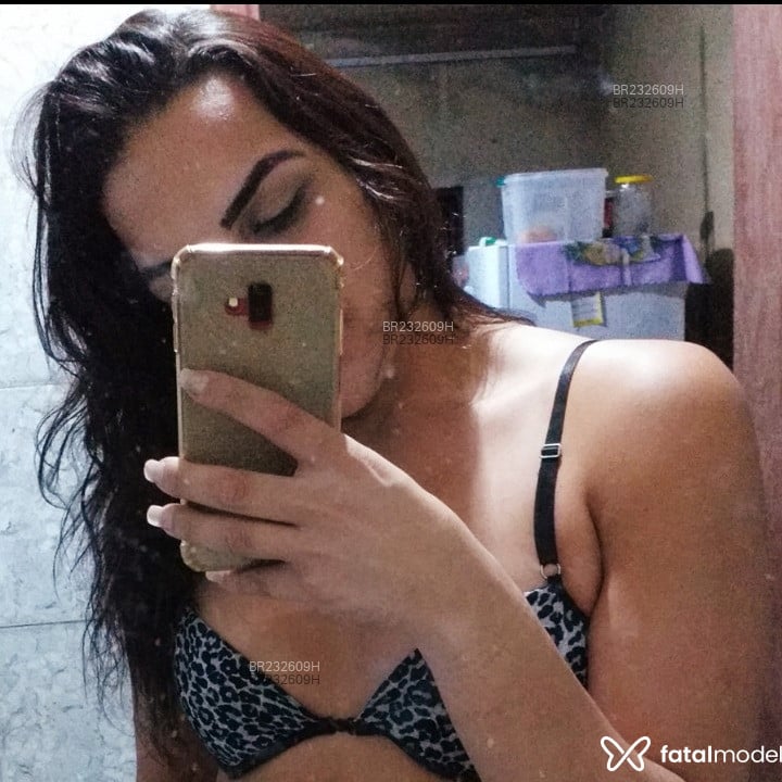 Acompanhante Mell Oliveira - Feed