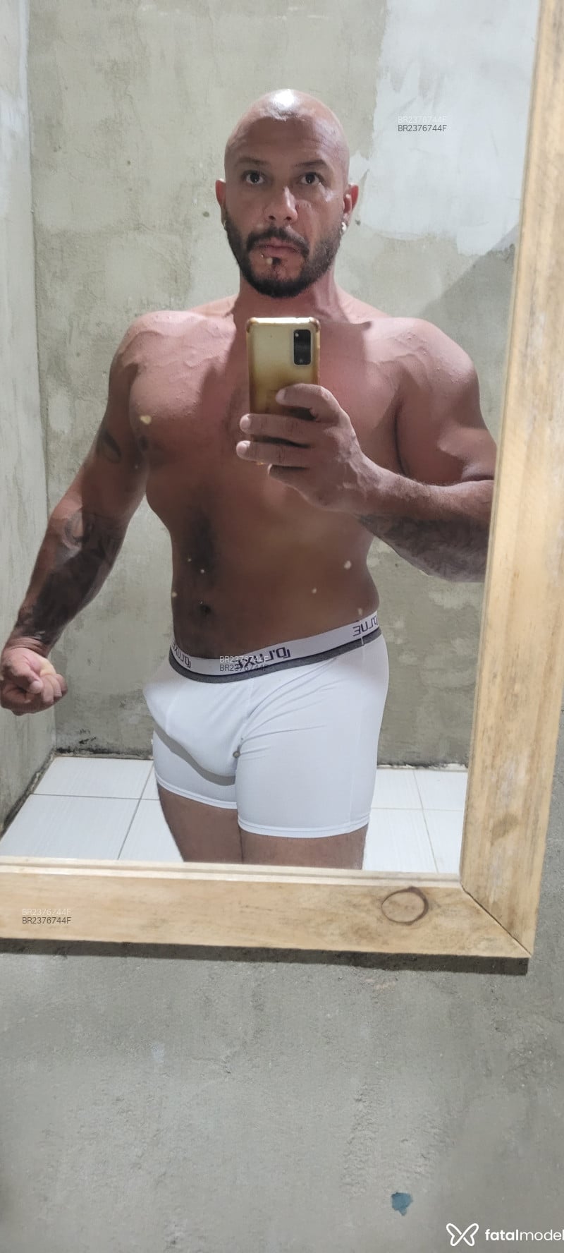 Acompanhante Henrique - Feed
