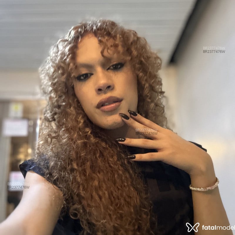 Acompanhante Mia - Feed