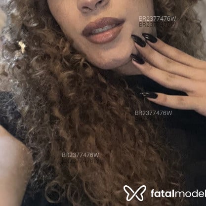 Acompanhante Mia - Feed