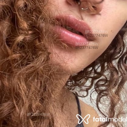 Acompanhante Mia - Feed