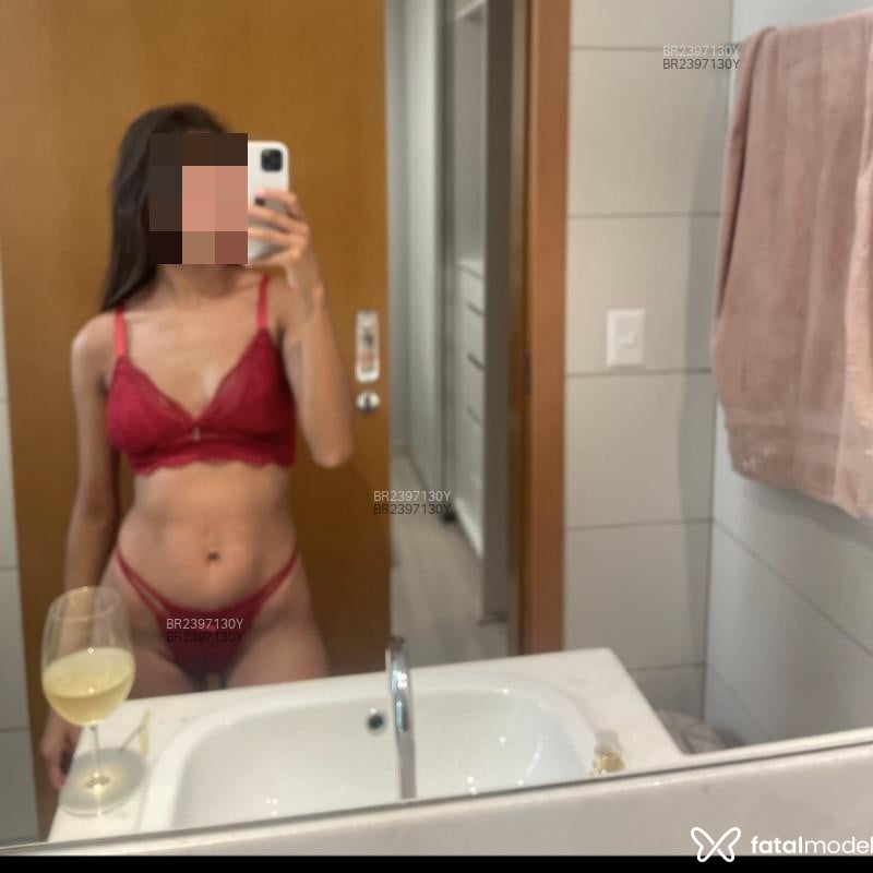 Acompanhante Emily - Feed