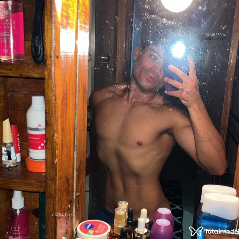 Acompanhante Henrique - Feed