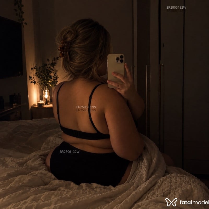 Acompanhante Rebeca - Feed