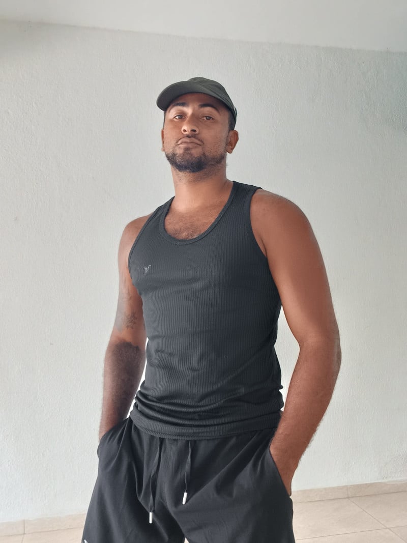 Acompanhante Farley - Feed