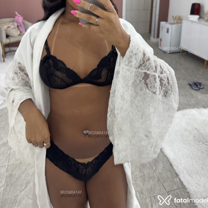 Acompanhante Cristal - Feed