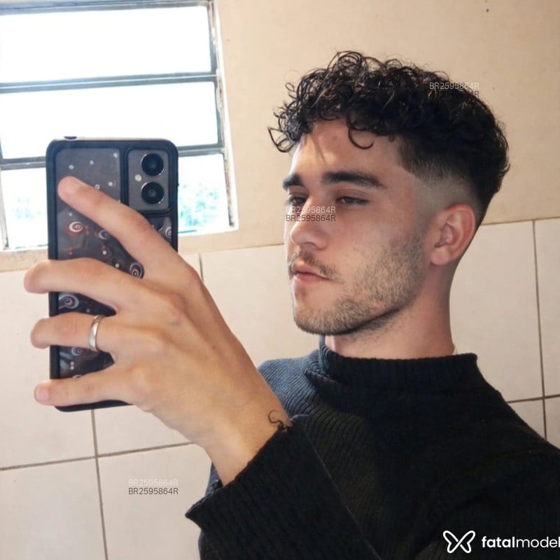 Acompanhante Quentin - Feed