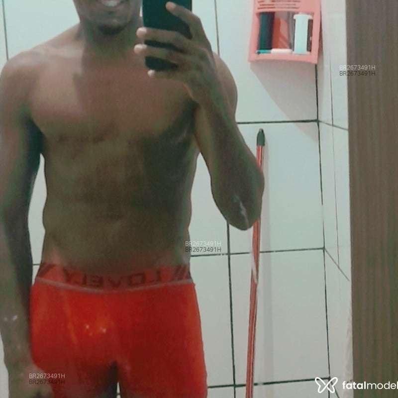Acompanhante Pretinho - Feed