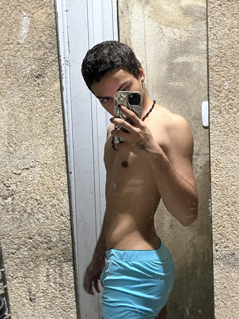 Acompanhante Ariel - Feed
