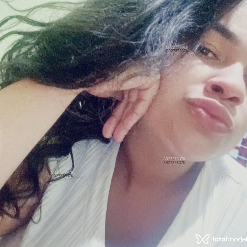 Acompanhante Cah Adora Atras - Feed