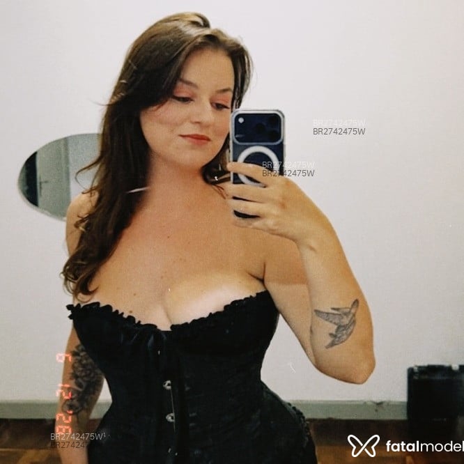 Acompanhante Selena - Feed