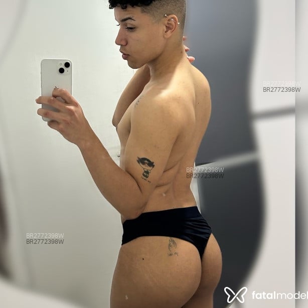 Acompanhante Kairon - Feed