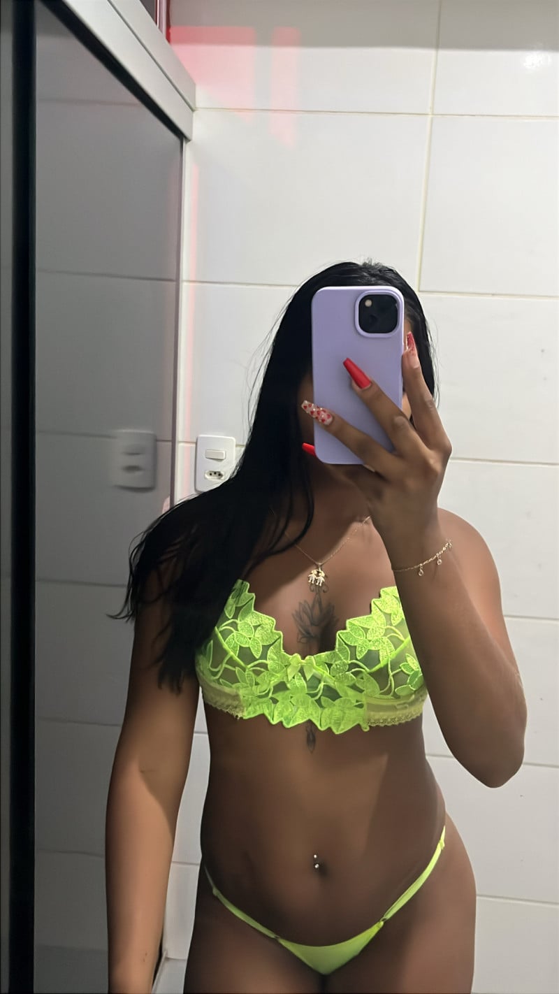 Acompanhante Ariane - Feed