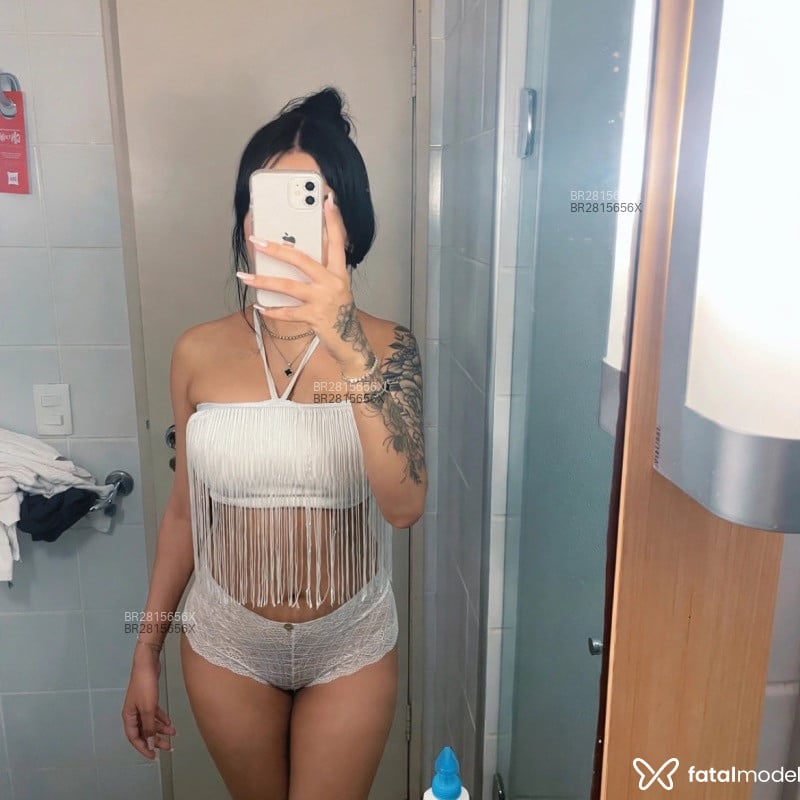 Acompanhante Cristal - Feed