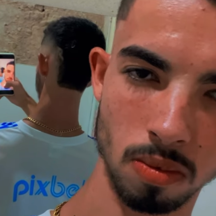 Acompanhante Castanho - Feed