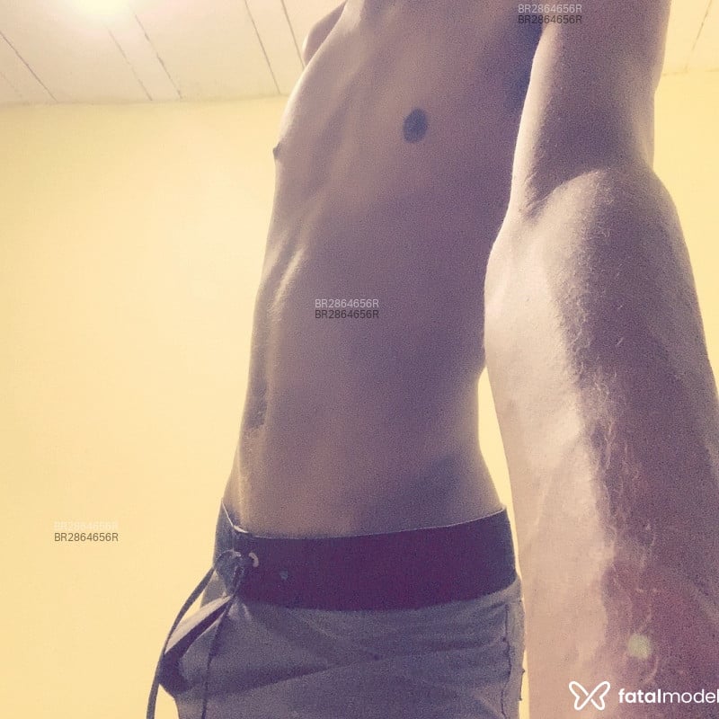 Acompanhante Pretinho - Feed