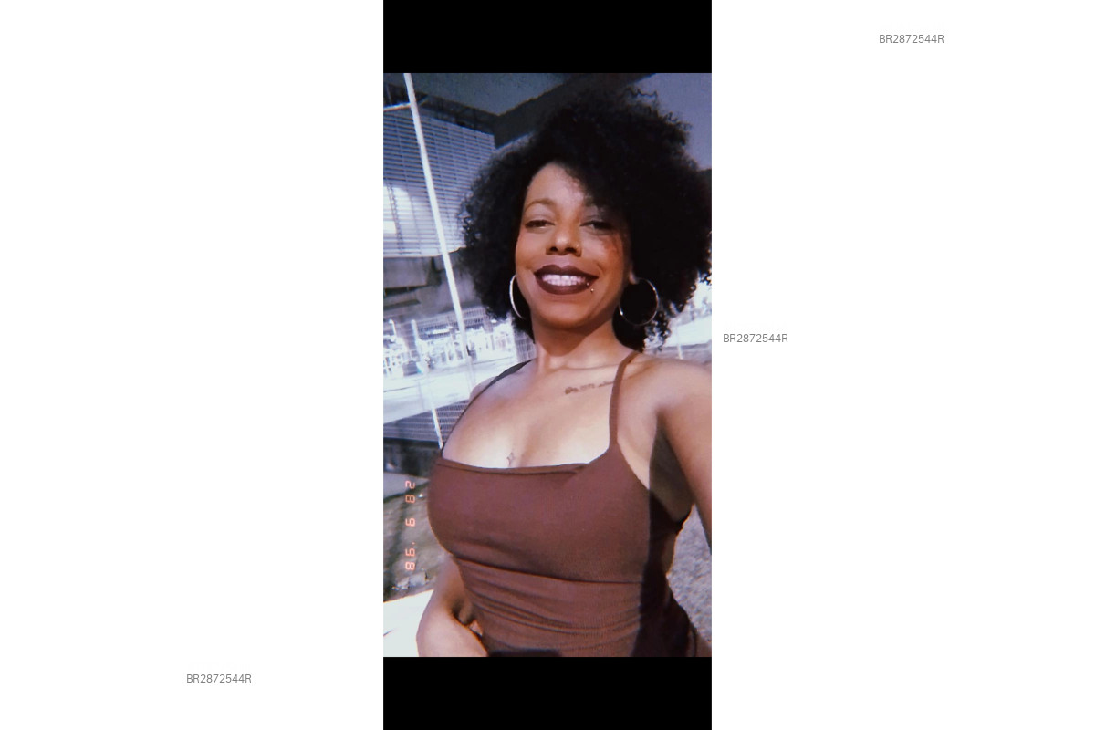Acompanhante Preta - Feed