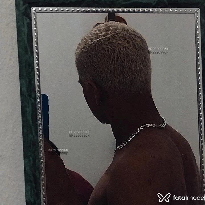 Acompanhante Preto - Feed