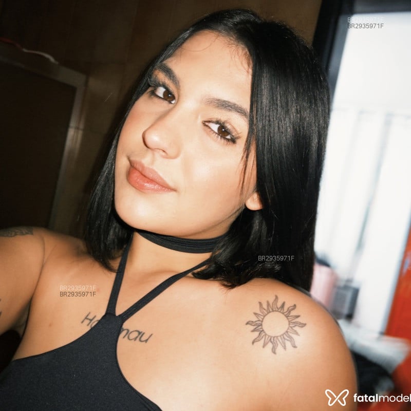 Acompanhante Tina - Feed