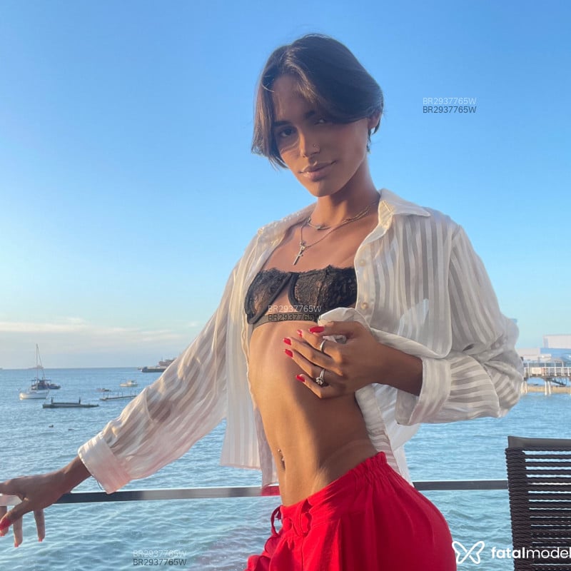 Acompanhante Angel Hadid - Feed
