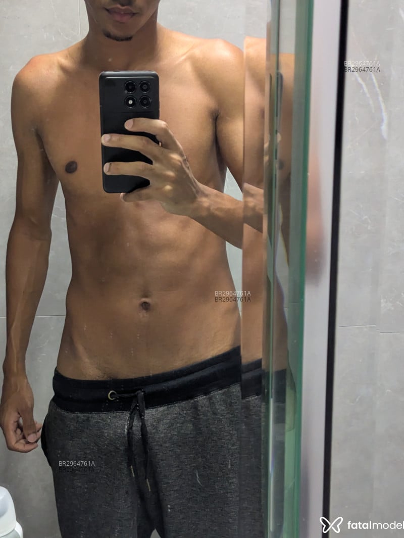 Acompanhante Henrique - Feed