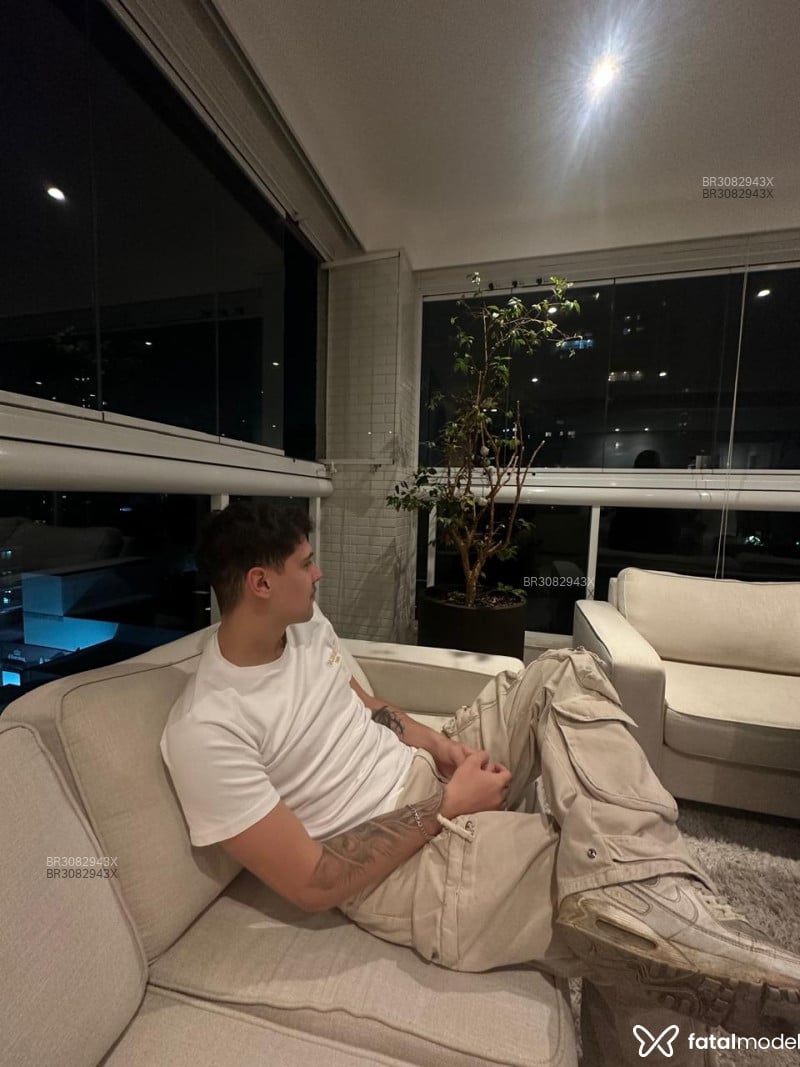 Acompanhante Vitor Cacetudo - Feed