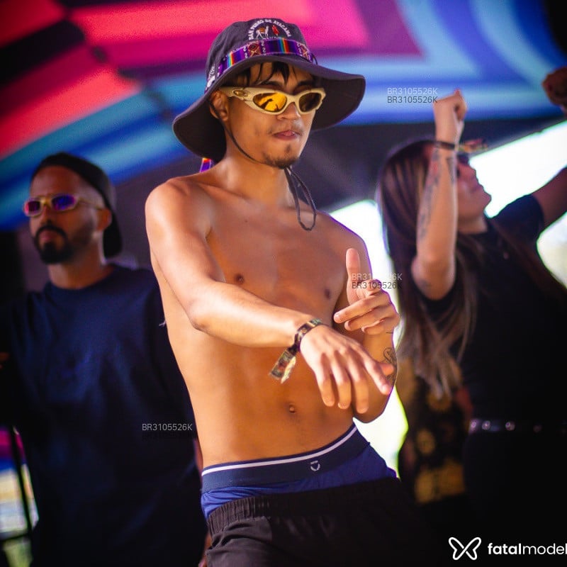 Acompanhante Henrique - Feed