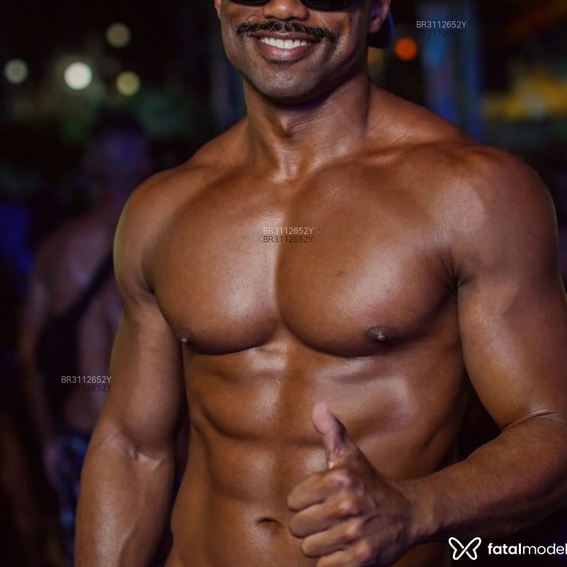 Acompanhante Kylian Black - Feed