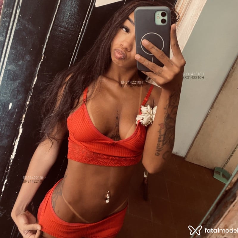 Acompanhante Luiza - Feed