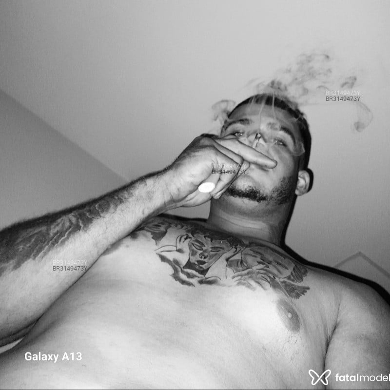 Acompanhante Max - Feed