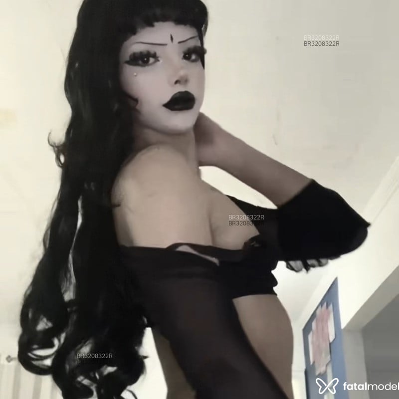 Acompanhante Julia Gótica - Feed