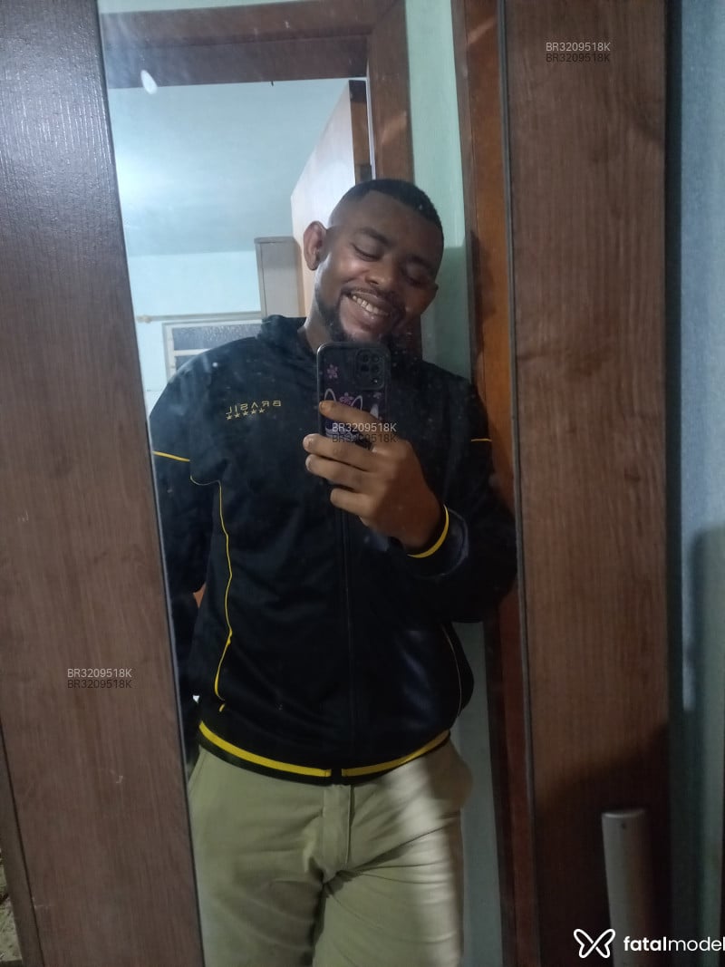 Acompanhante Preto - Feed