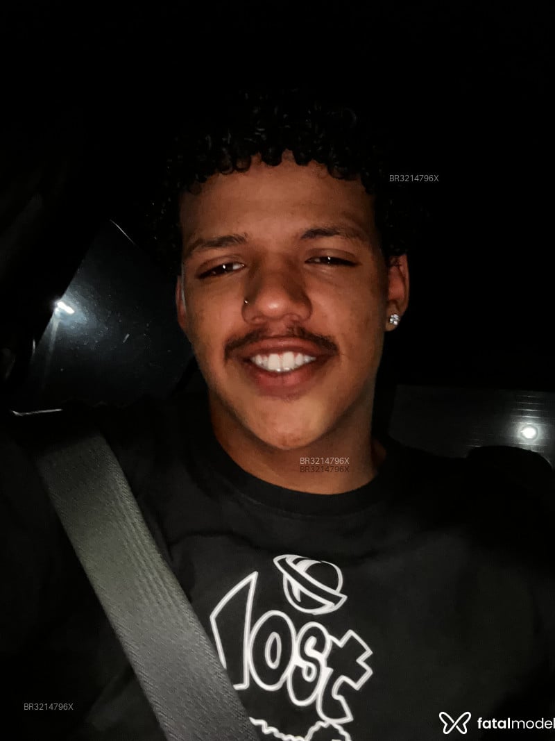 Acompanhante Debas - Feed