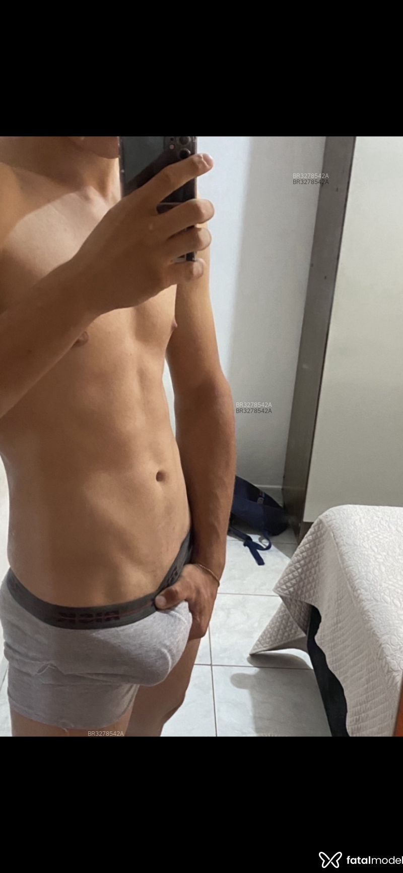 Acompanhante Telles - Feed